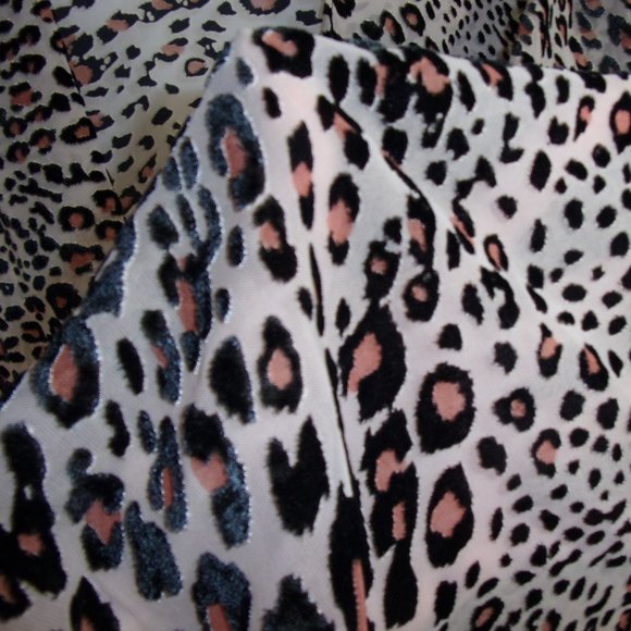 Open Front Kimono Vest Duster Black Flocked in a Leopard Design NWT One Size - Picture 2 of 3